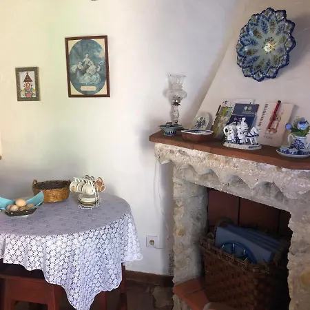 Casal Dos Carpinteiros - Carpenters Couple * Santa Cruz (Oeste)