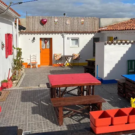 Casal Dos Carpinteiros - Carpenters Couple * Santa Cruz (Oeste)