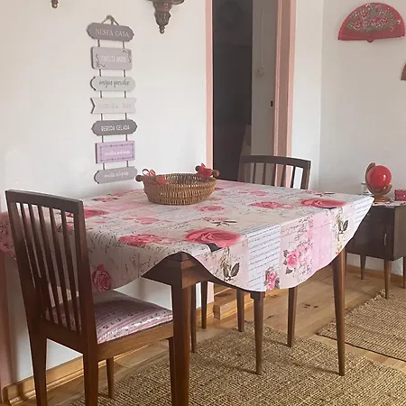 Casal Dos Carpinteiros - Carpenters Couple * Santa Cruz (Oeste)